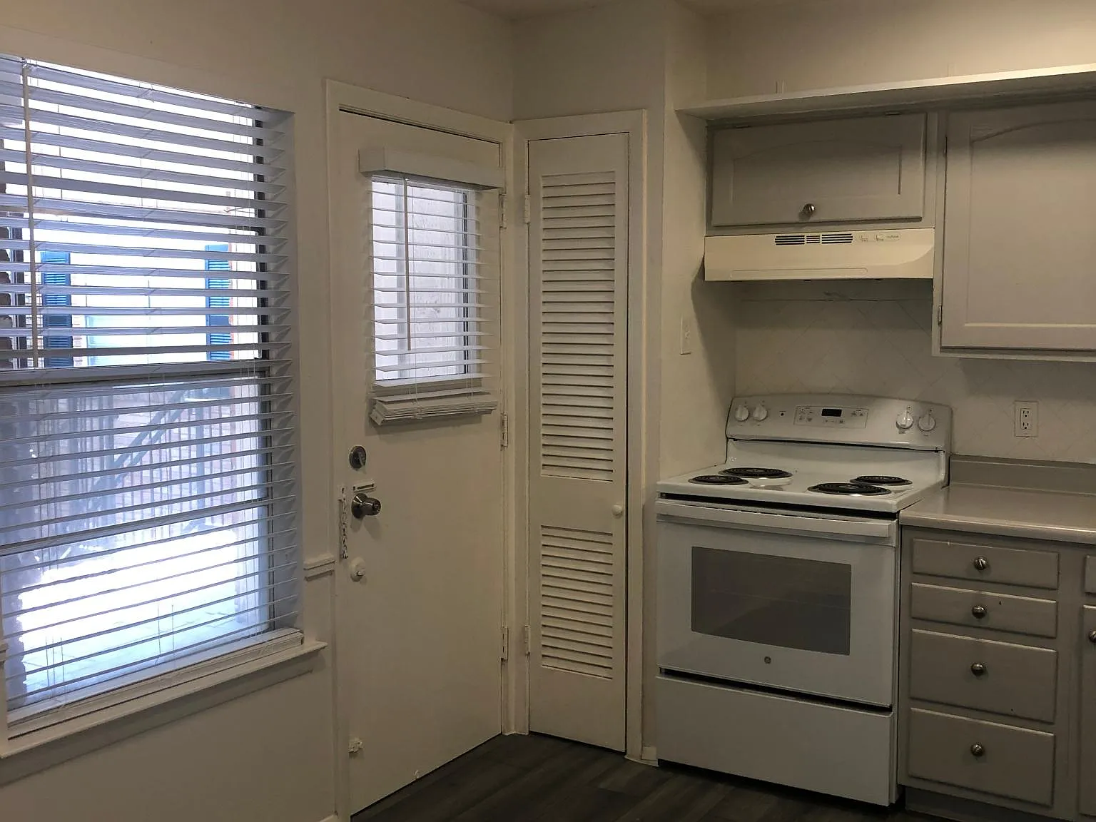 1 bed, 700 sqft, $1,000 — Photo 2