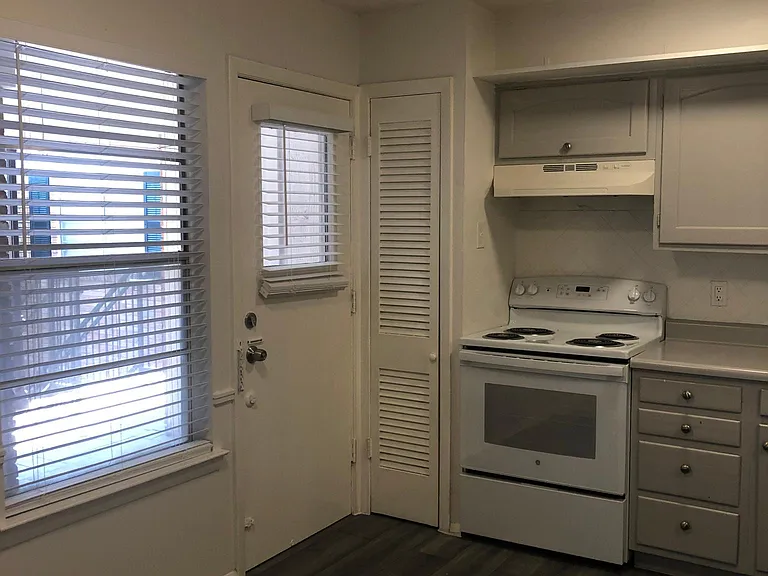 4707 McKinney Ave — Photo 2