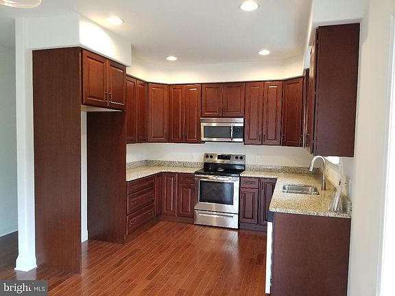 2nd image of 303 Beech Ln