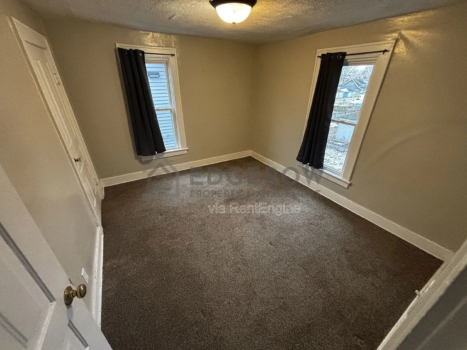 2 bed, 1.0 bath, $1,300 — Photo 4