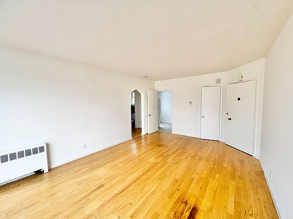 4th image of 1685 Chestnut St APT 303