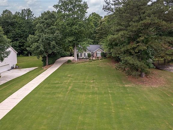 3rd image of 605 Freeman Dr