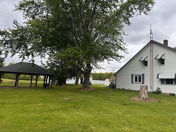 3rd image of 8601 Lochard Rd
