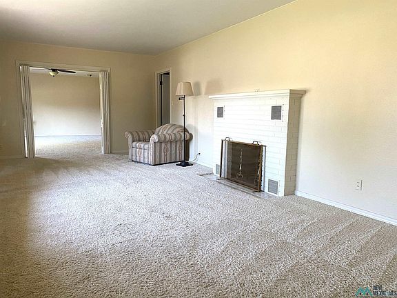 3rd image of 713 W Clayton Ave
