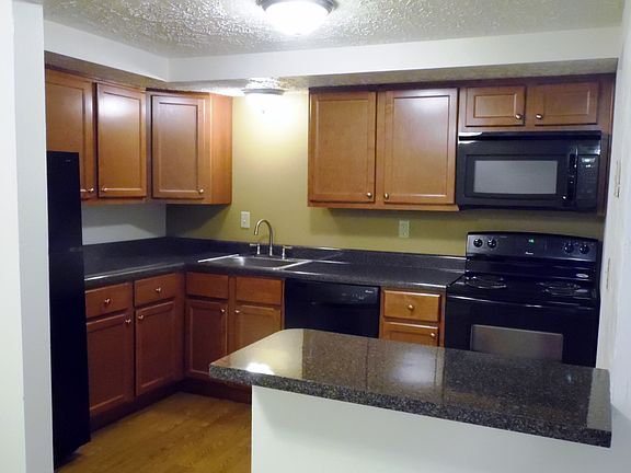 3rd image of 8846 Royal Manor Dr