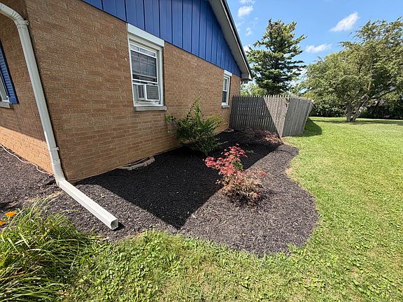 3rd image of 1404 Stephens Rd
