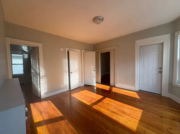 688 Dixwell Ave #2A, New Haven, CT 06511