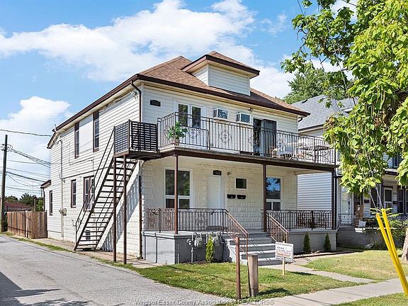 2nd image of 1060 Niagara St #1056