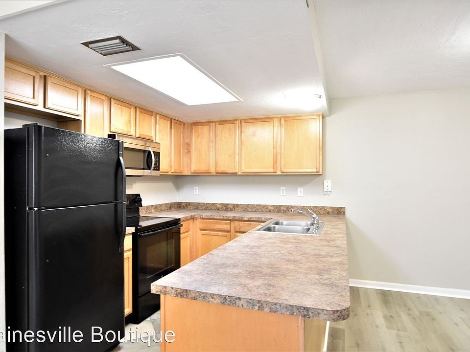 1st image of 4121 SW 31st Dr APT 104