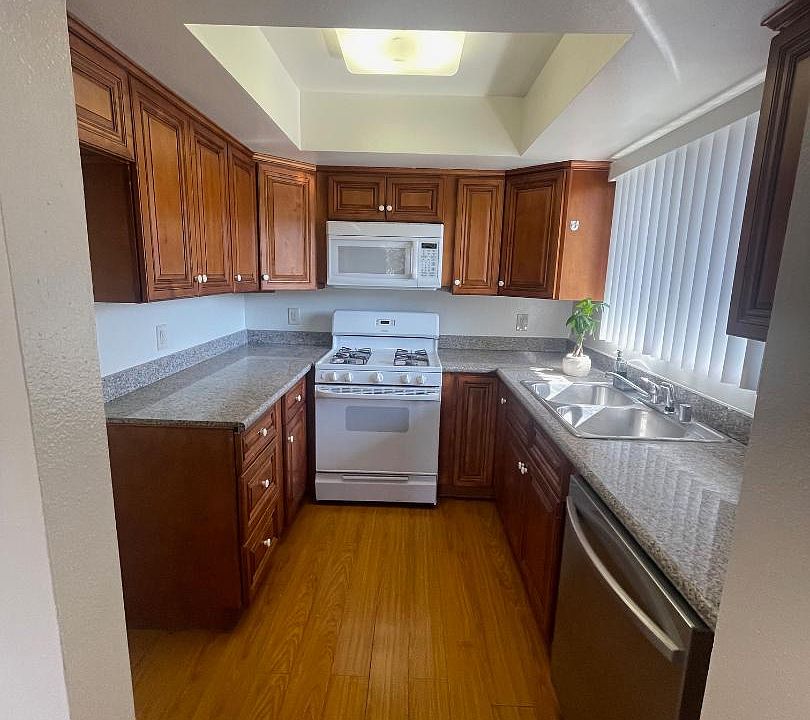 Kitchen with Microwave, Stove, Dishwasher.