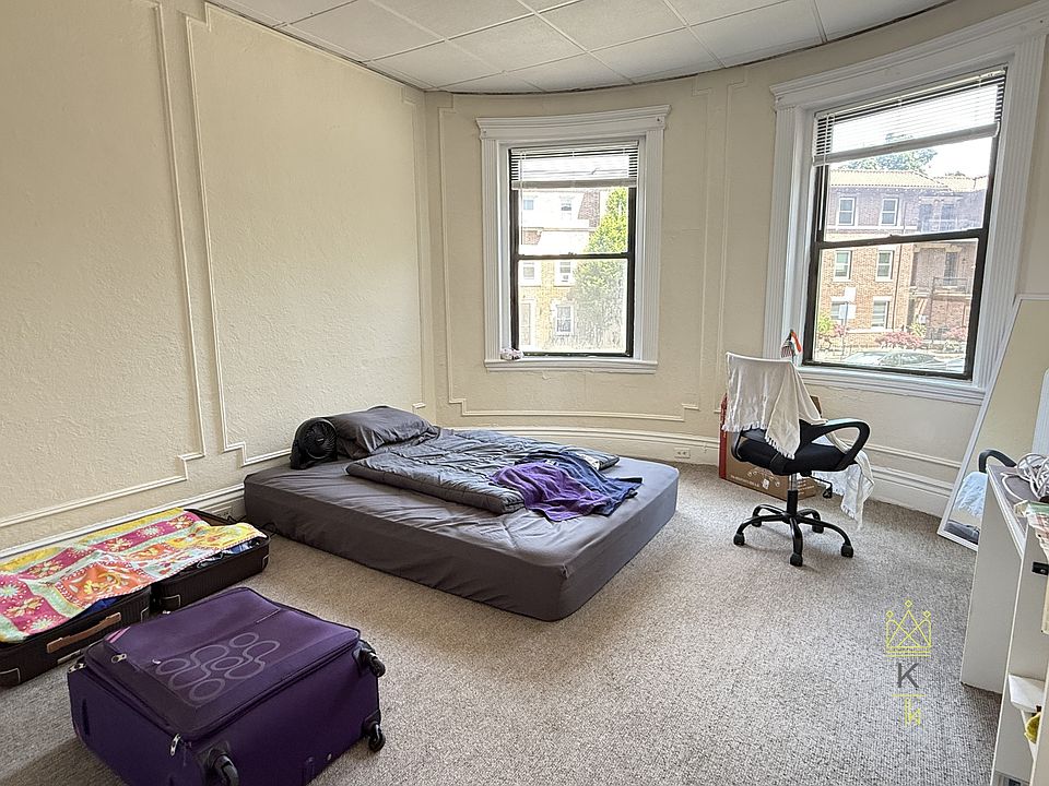 1st image of 1959 Commonwealth Ave APT 2