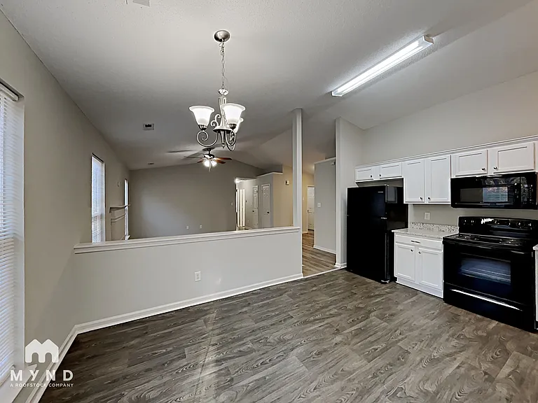 6902 Kentucky Derby Dr — Photo 2