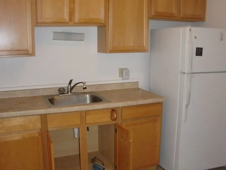 2563-65 N Bremen St — Photo 10
