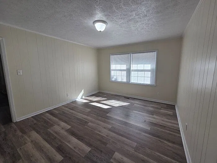 3 bed, 1.5 bath, 1275 sqft, $1,295 — Photo 3