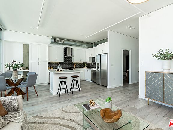 4th image of 1100 S Hope St APT 1306