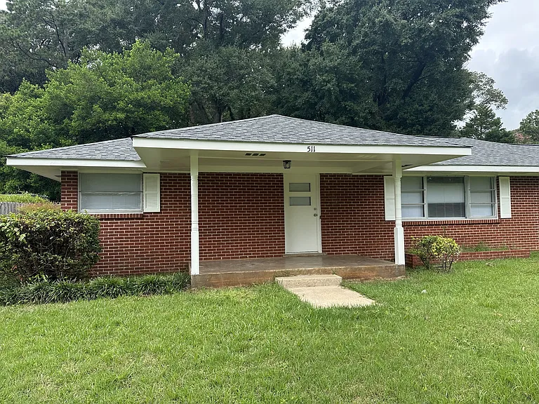 511 Pinehill Rd — Photo 2