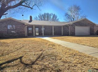 512 E 17th St, Portales, NM 88130