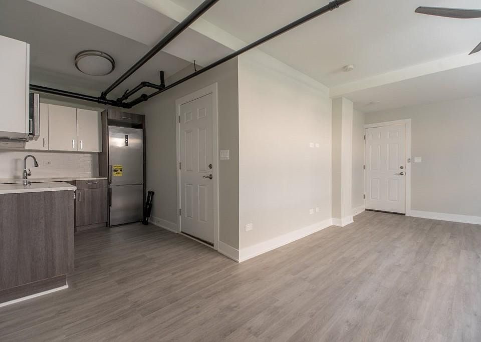 1st image of 4813 W Montrose Ave