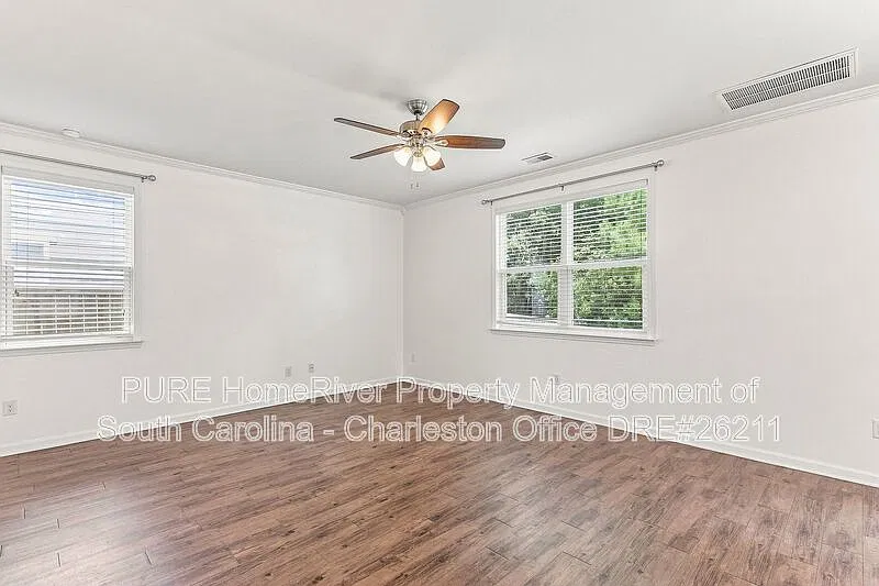 4 bed, 2.5 bath, 2164 sqft, $2,249 — Photo 4