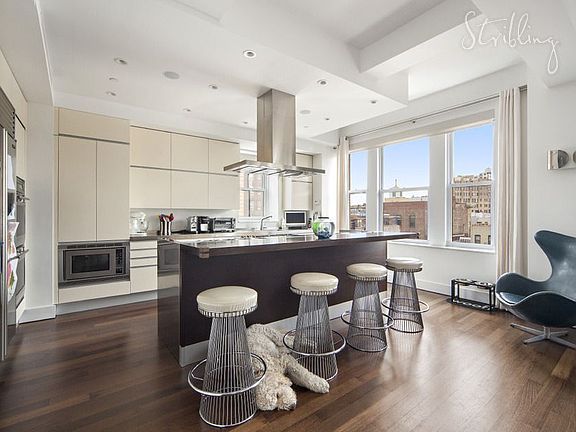 3rd image of 147 Waverly Pl APT 7