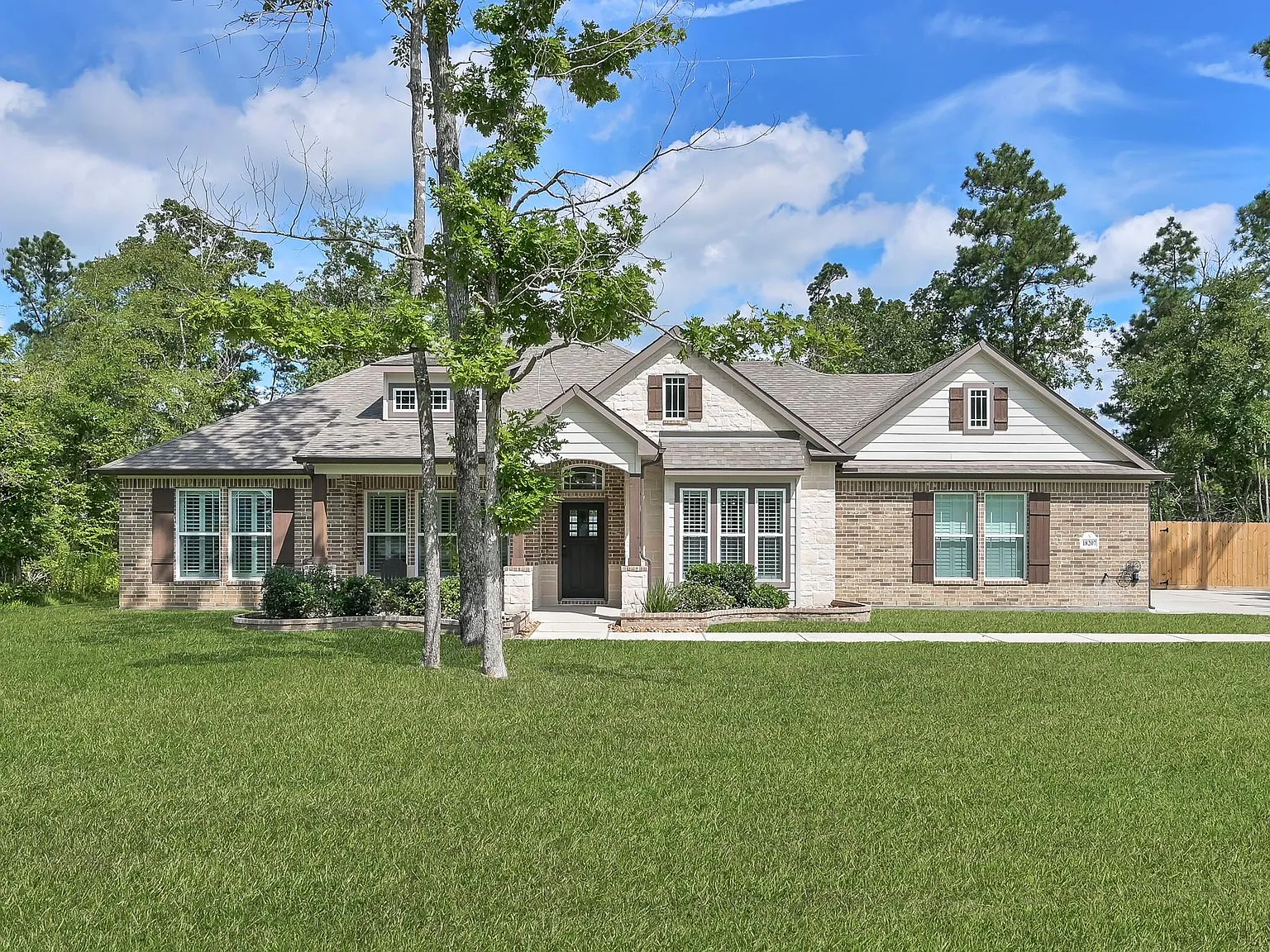 4 bed, 2.5 bath, 2276 sqft, $2,700 — Photo 4