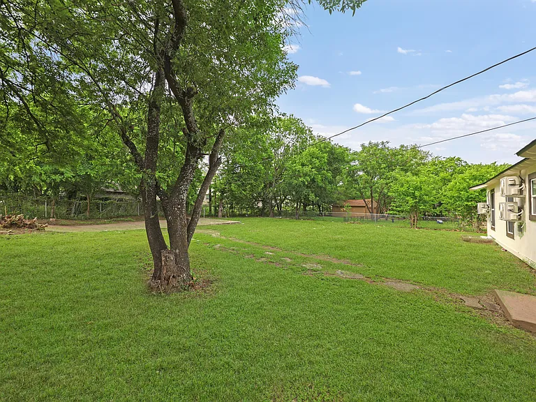 913 Estelle Ave — Photo 23