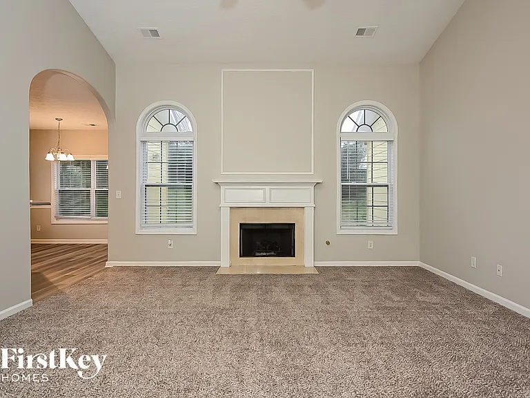 9123 Alden Dr — Photo 3
