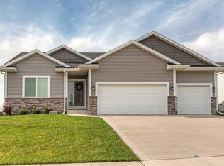 401 Braeburn Dr, Norwalk, IA 50211