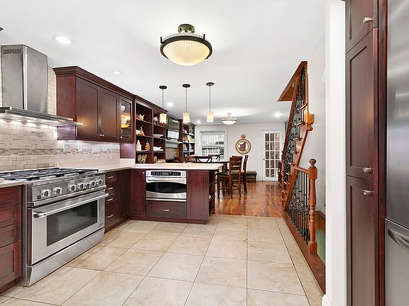 3rd image of 641 Baltic St #Hse
