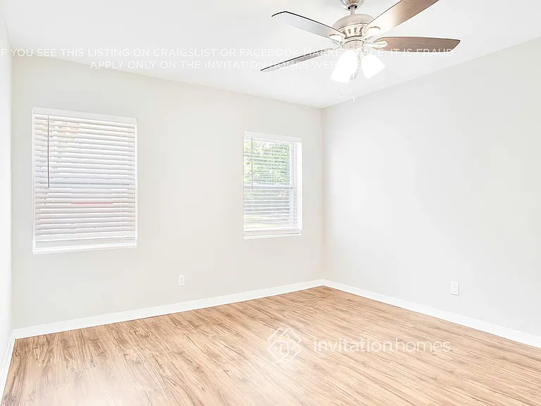1115 N Powers Dr — Photo 14