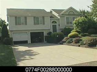 124 Slatewood Ct, Bethel Park, PA 15102