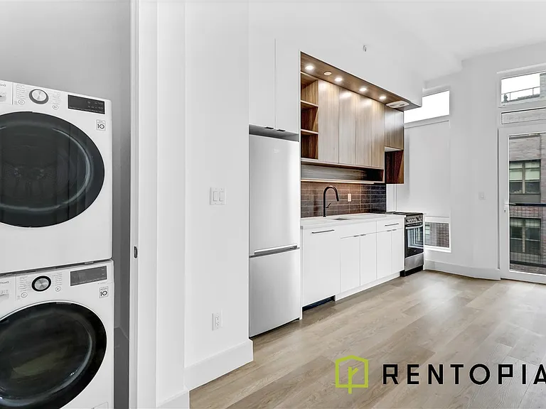 74 N 1st St #3D — Photo 2