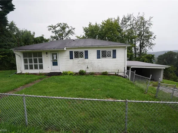19 Hillcrest Dr, Martins Ferry, OH 43935