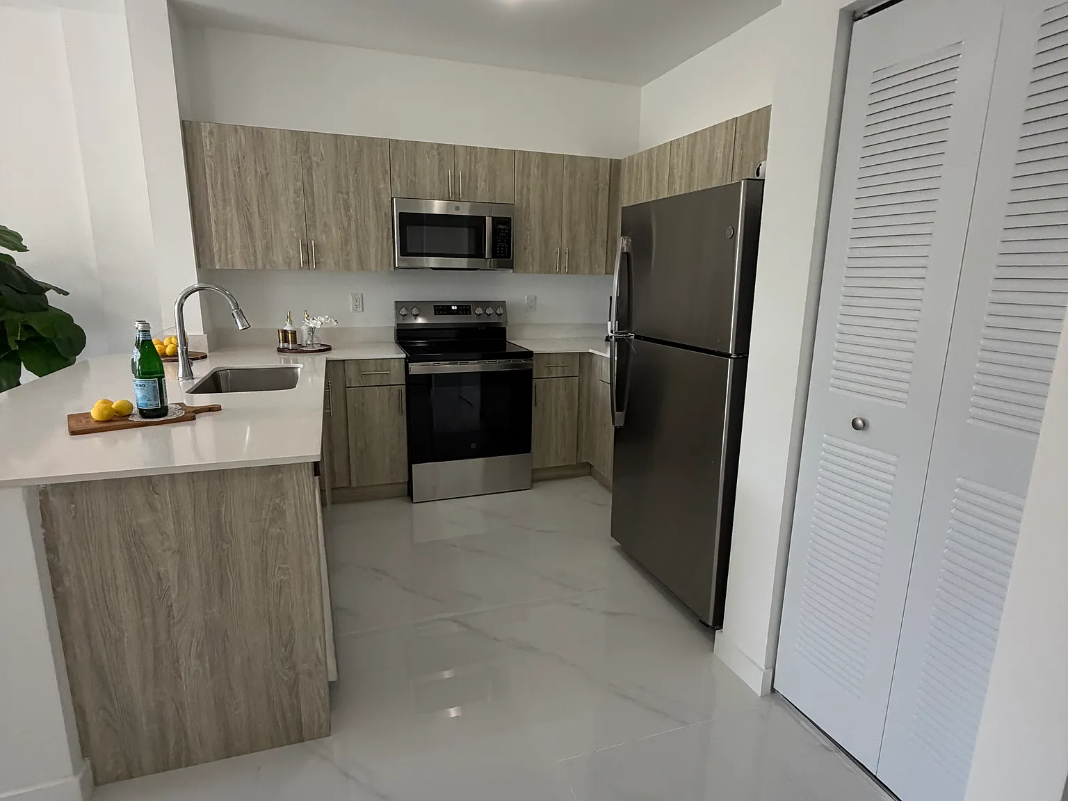 2 bed, 1000 sqft, $2,580 — Photo 3