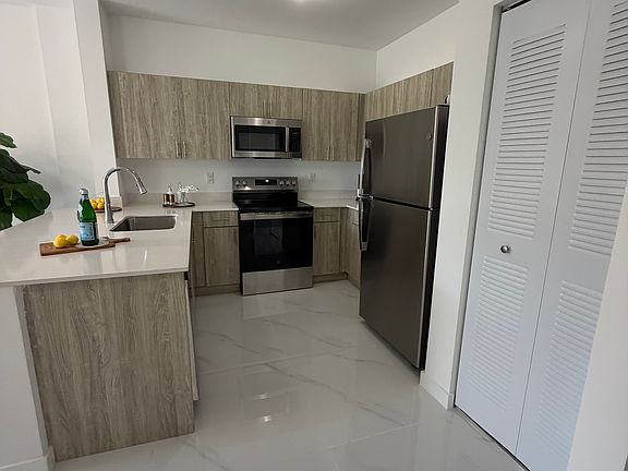 3rd image of 1101 SW 71st Ave #2