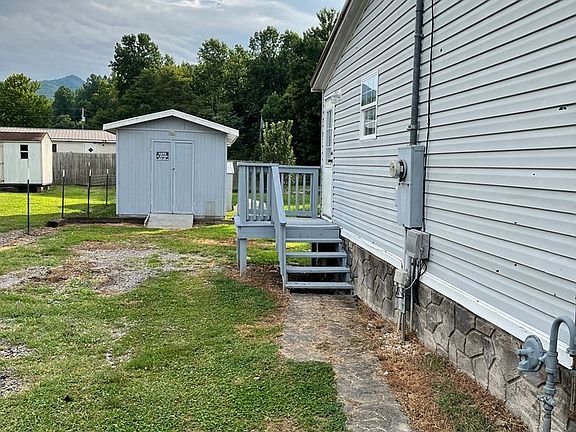 3rd image of 1221 Fine St
