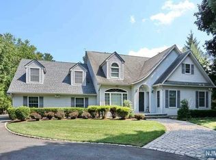52 Coopers Ln, River Vale, NJ 07675