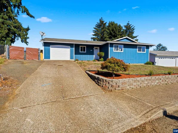 690 NE 5th St, Willamina, OR 97396