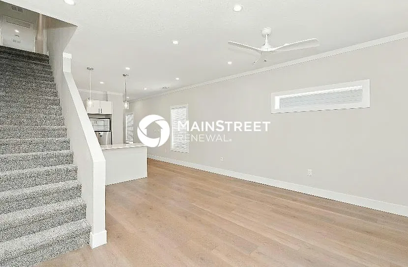 1167 E Oleander St — Photo 3