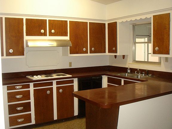 Kitchen with breakfast bar