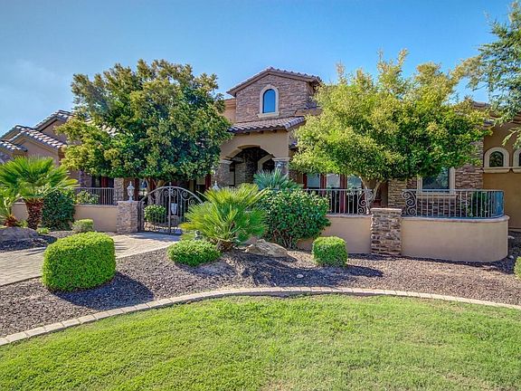 3rd image of 2086 E Pickett Ct