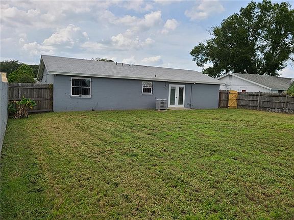 4th image of 8207 Greenleaf Cir