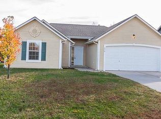 498 E 13th Ter, Tonganoxie, KS 66086