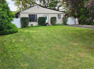 72 Propose Rd, Shirley, NY 11967