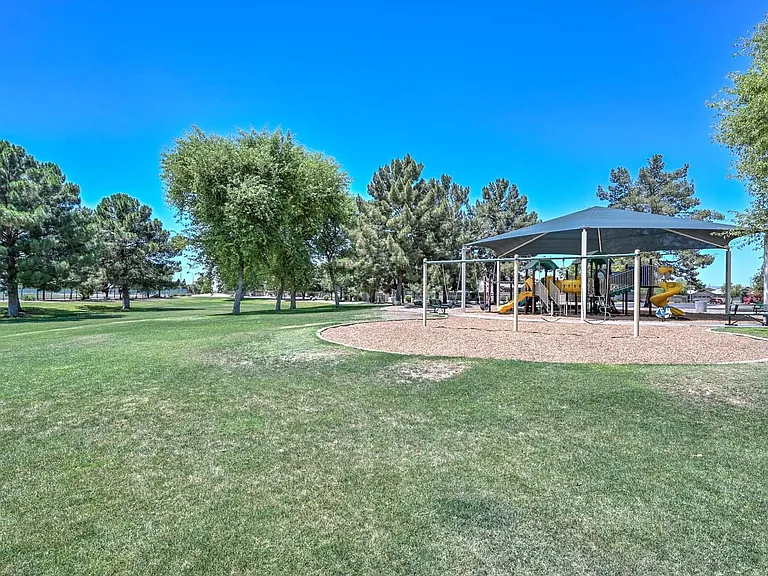 223 S 119th Dr — Photo 18