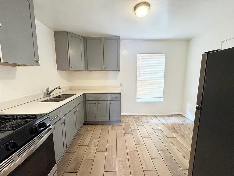 2042 NW 25th St #15 — Photo 8