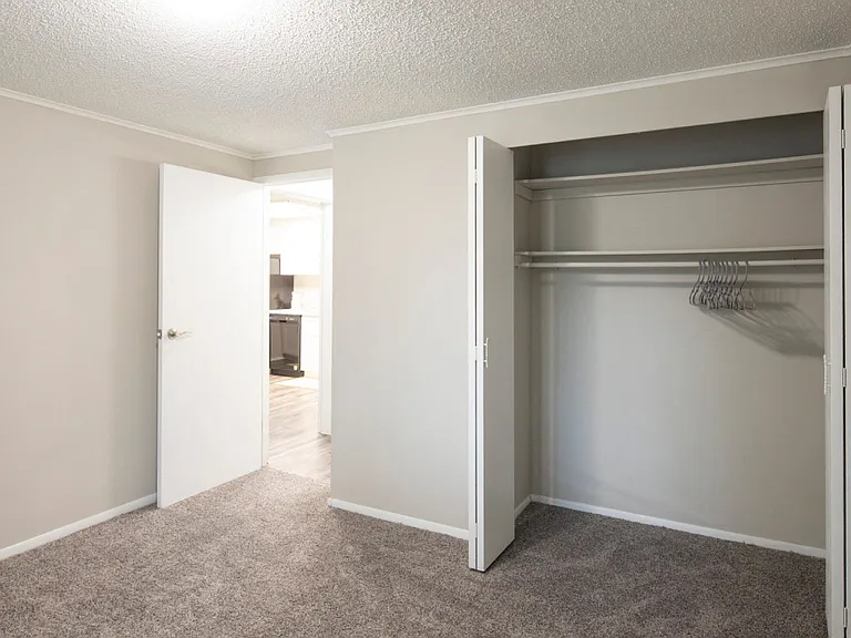Sea Pines Apartments — Photo 14