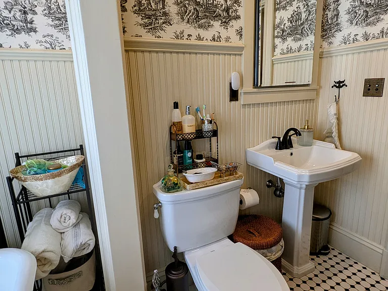 14 Highland Ave — Photo 38