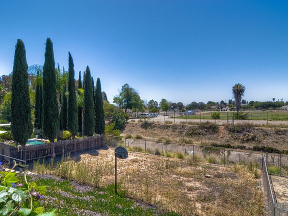 Views and Large Lot