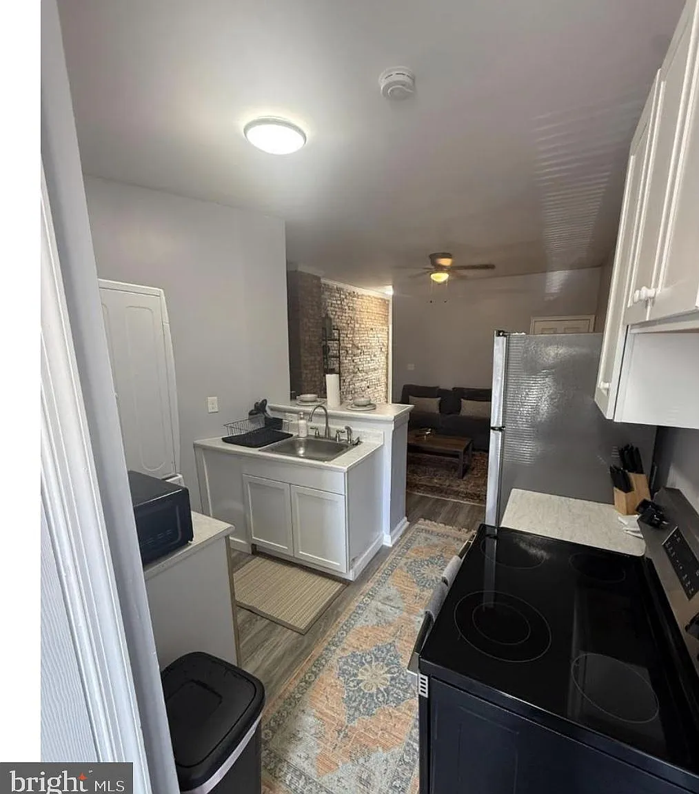 1 bed, $1,375 — Photo 3